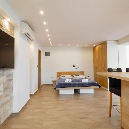 Apartments Marinici Rijeka - With Private Parking Eksteriør billede
